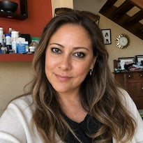 Gabriela R., 43